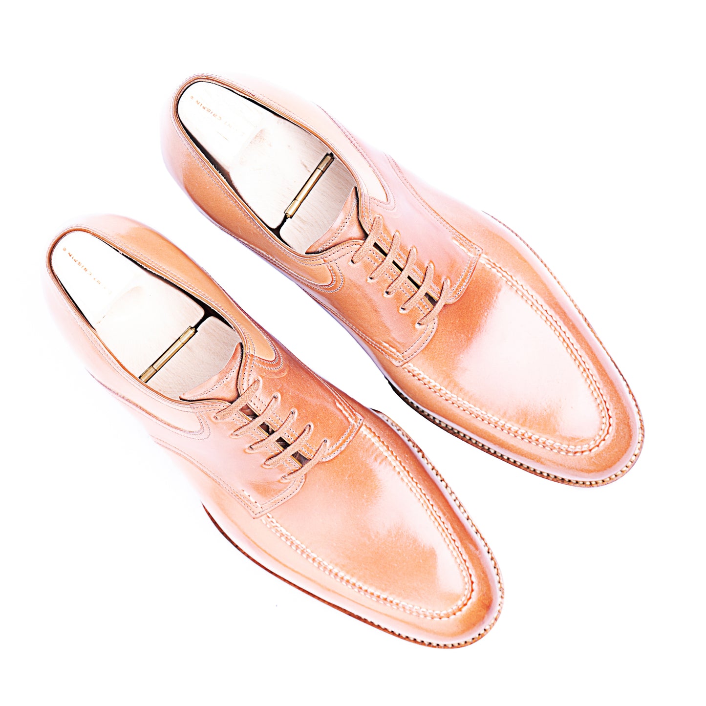 Saddle Derby with hand-stitched Norwegian apron in light brown Cordovan