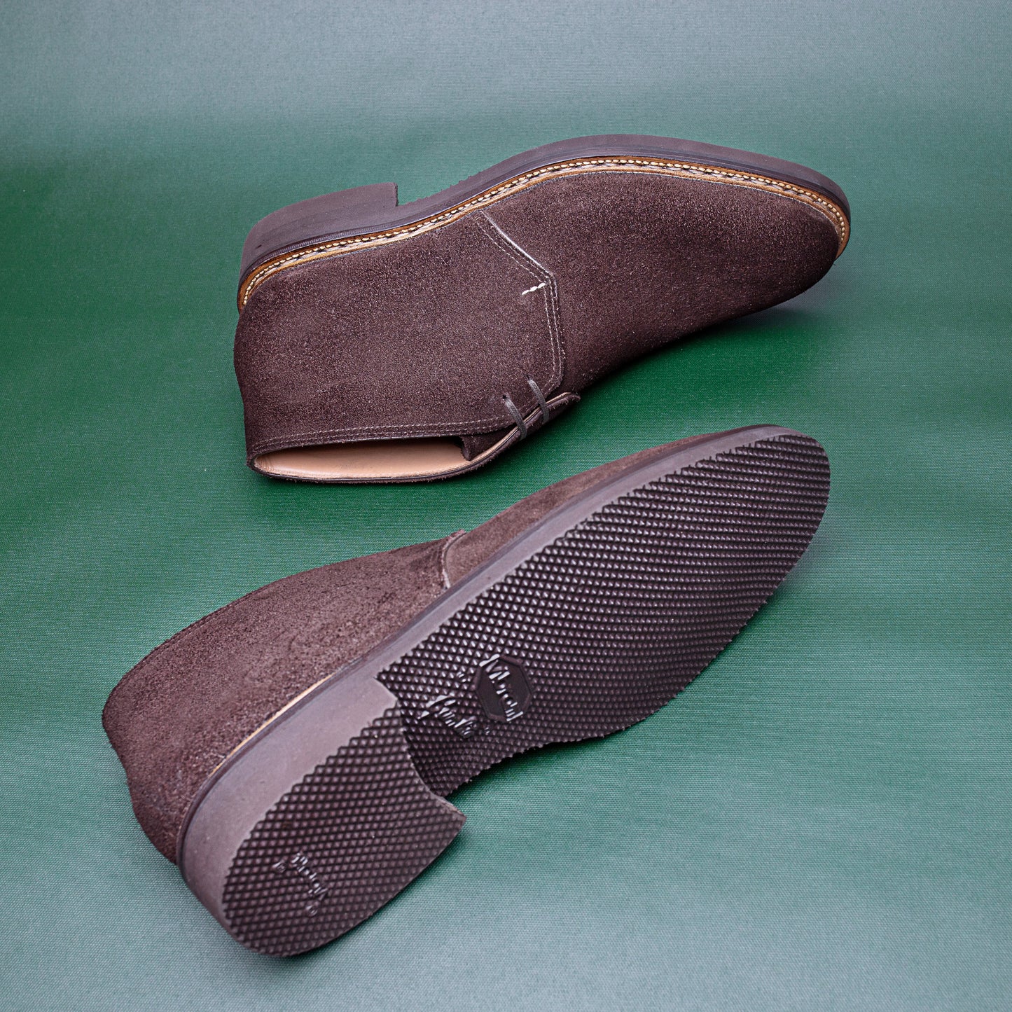 Chukka boots with two eyelets