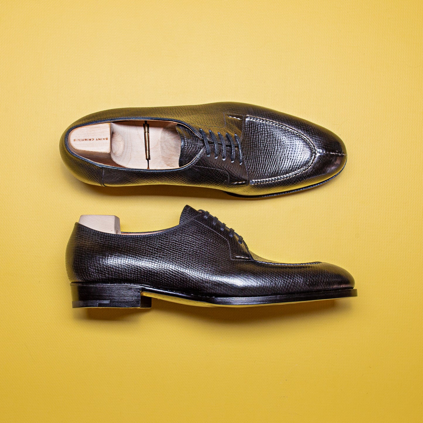 Five eyelet split toe Derby with hand-stitched apron in black Russian calf leather