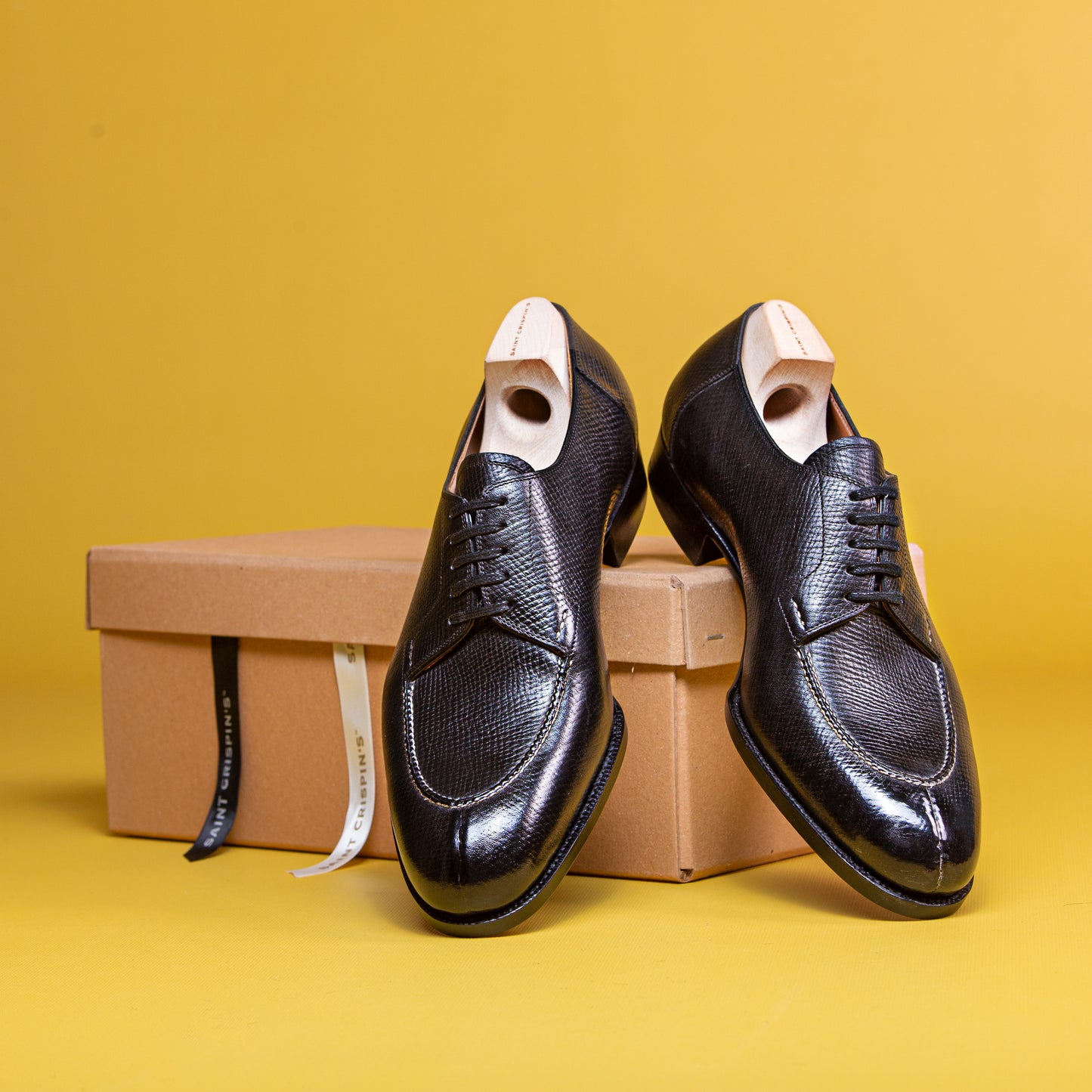 Five eyelet split toe Derby with hand-stitched apron in black Russian calf leather