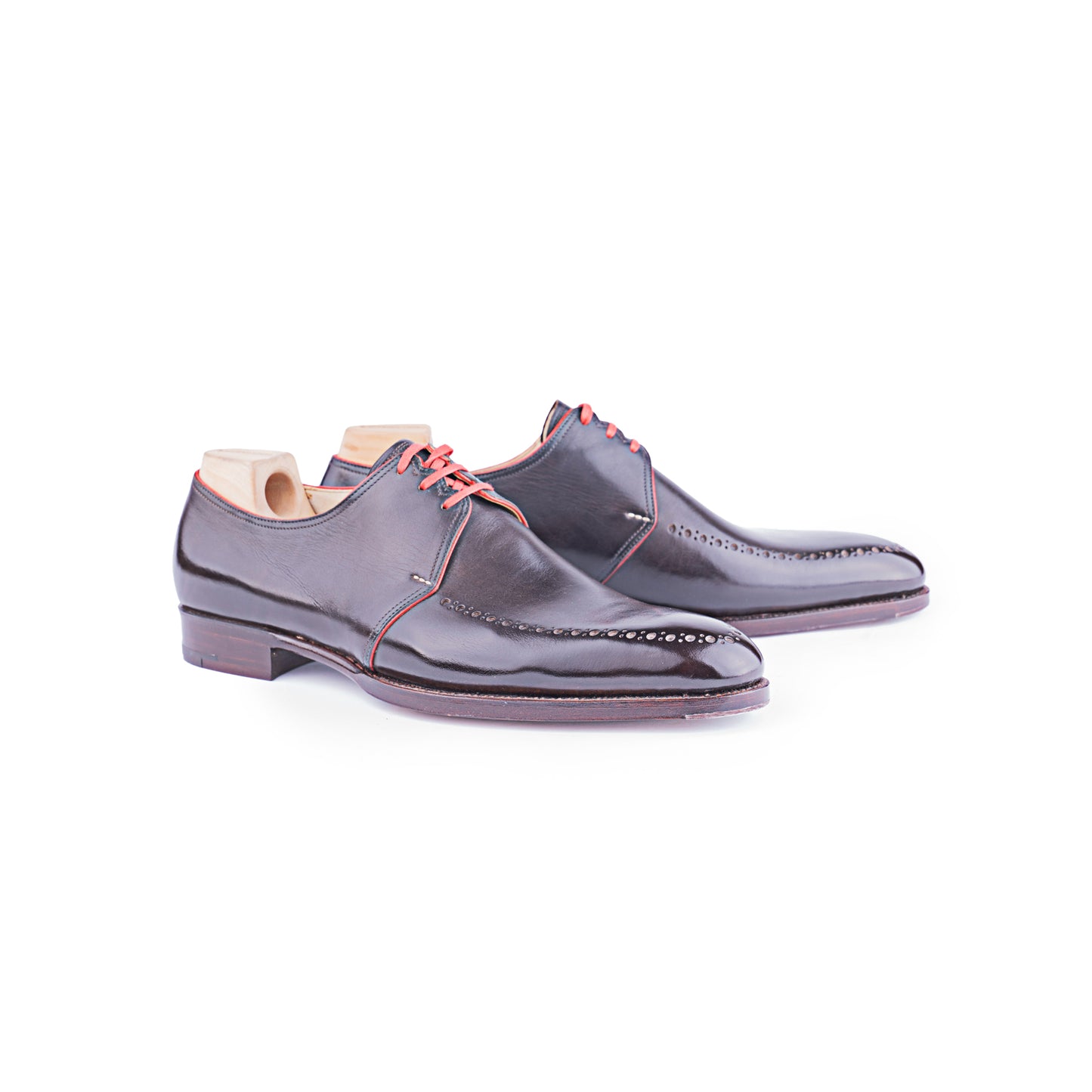 Three eyelets Derby with apron brogueing