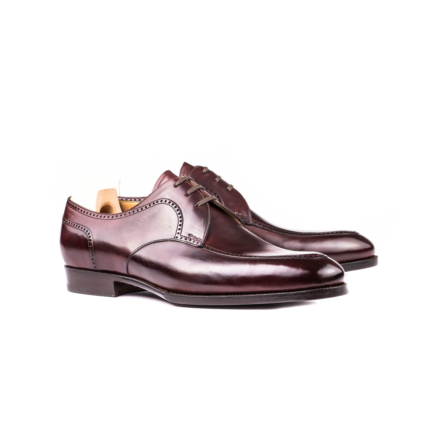 Swan neck Derby with three eyelets in Midnight Burgundy