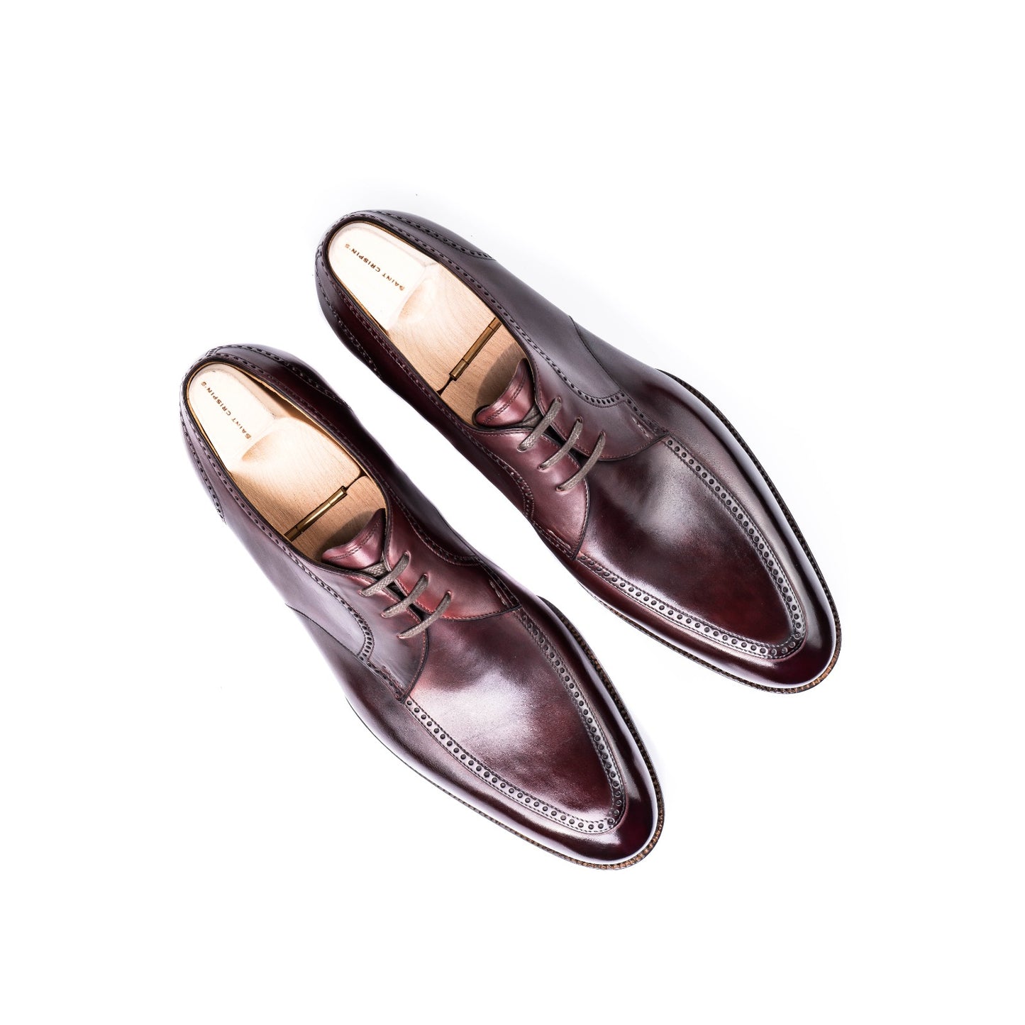 Swan neck Derby with three eyelets in Midnight Burgundy