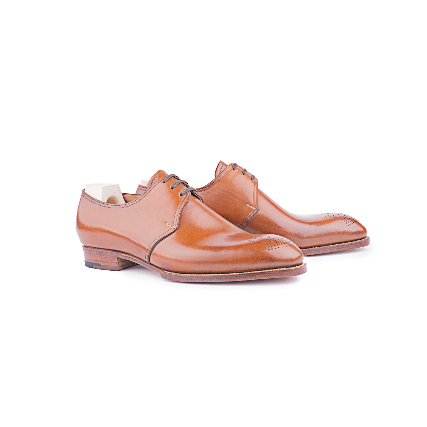 Three eyelet Derby with medallion in Cognac calf leather