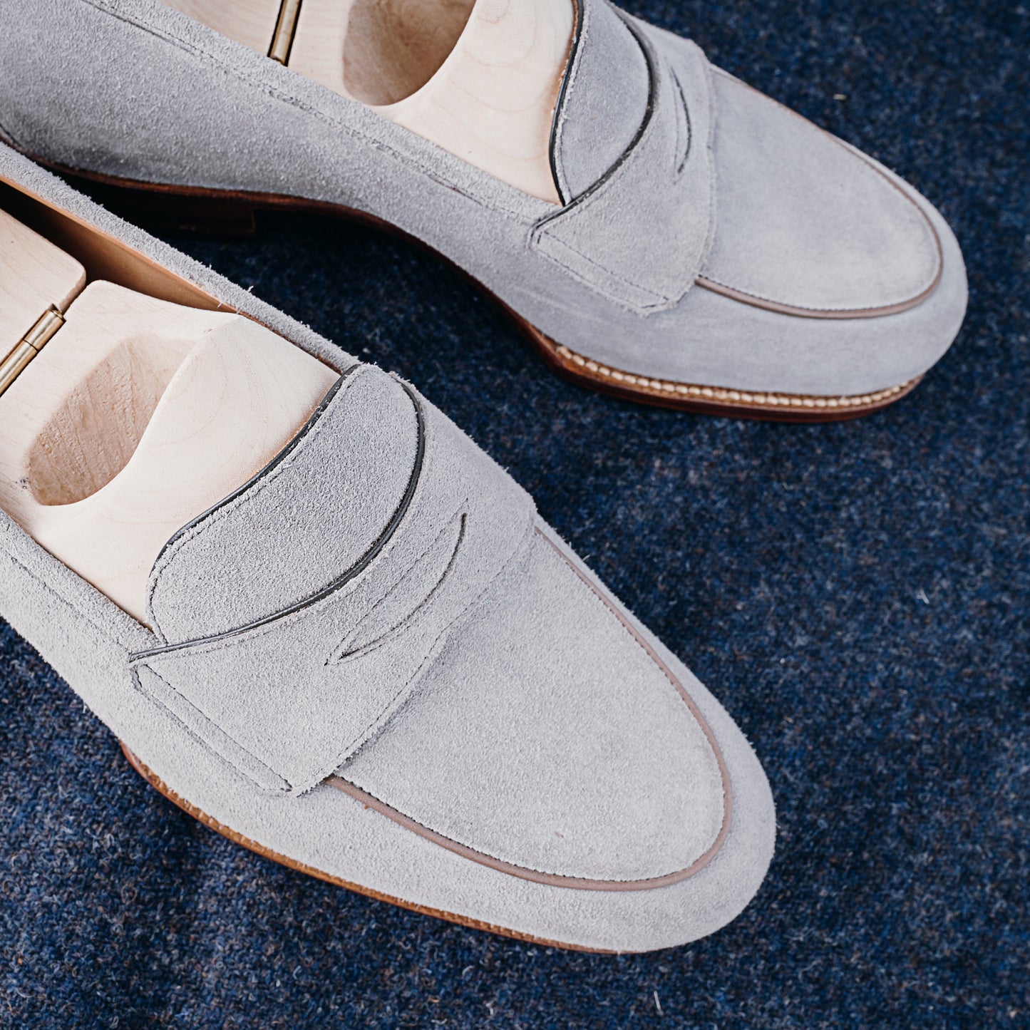 Piccadilly loafer on Brio last in light blueish grey suede leather