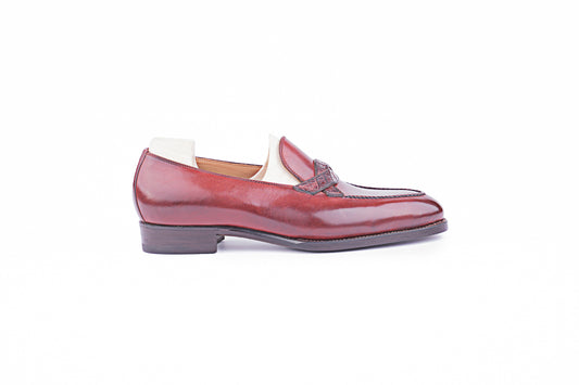 Entwinded loafer in Burgundy Crust calf leather with croc application