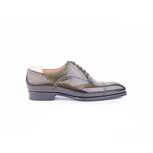 Straight toe cap Oxford in olive green Crust calf leather