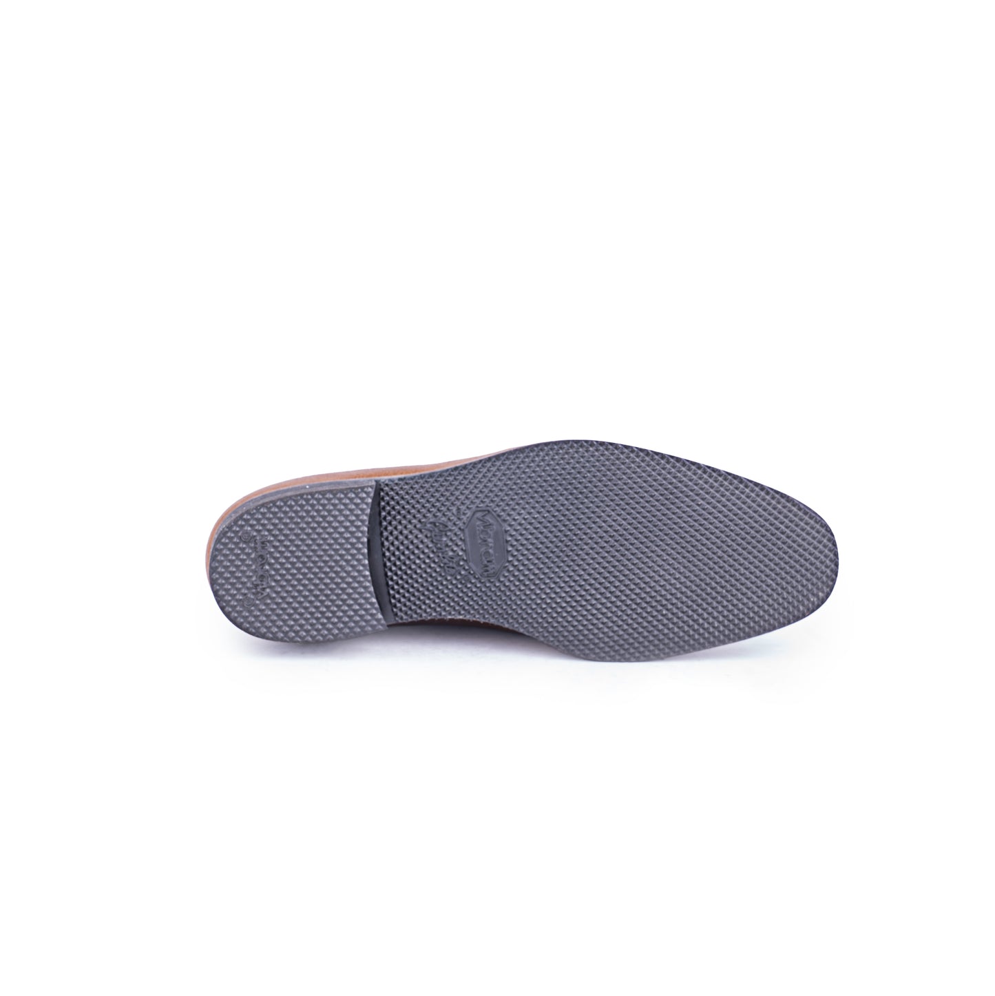The artisan Derby, entirely hand-stitched in natural Juchtenleder