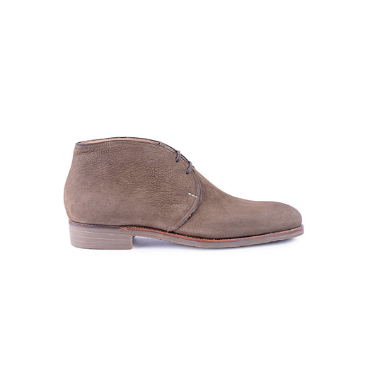 Chukka boots in military green Janus suede leather on crepe sole