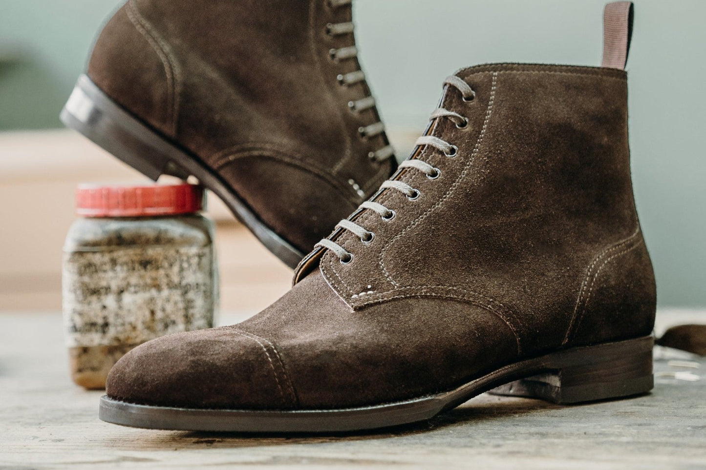 Derby boot, straight toe box