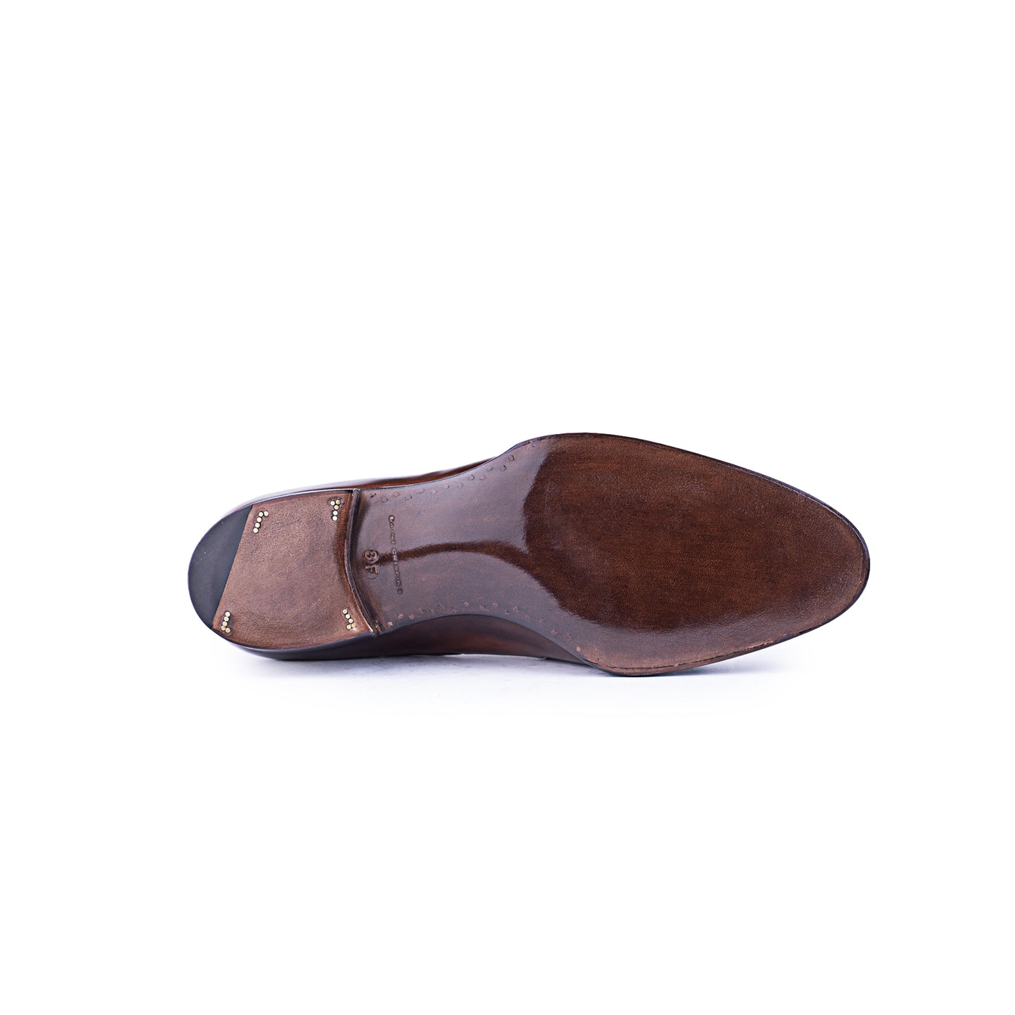 Loafer with hand stitched apron, tassels and plain band, patinized