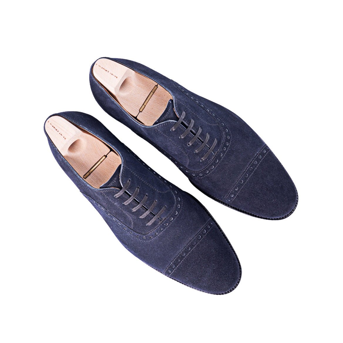 Oxford with brogueing on the straight toe cap and counter