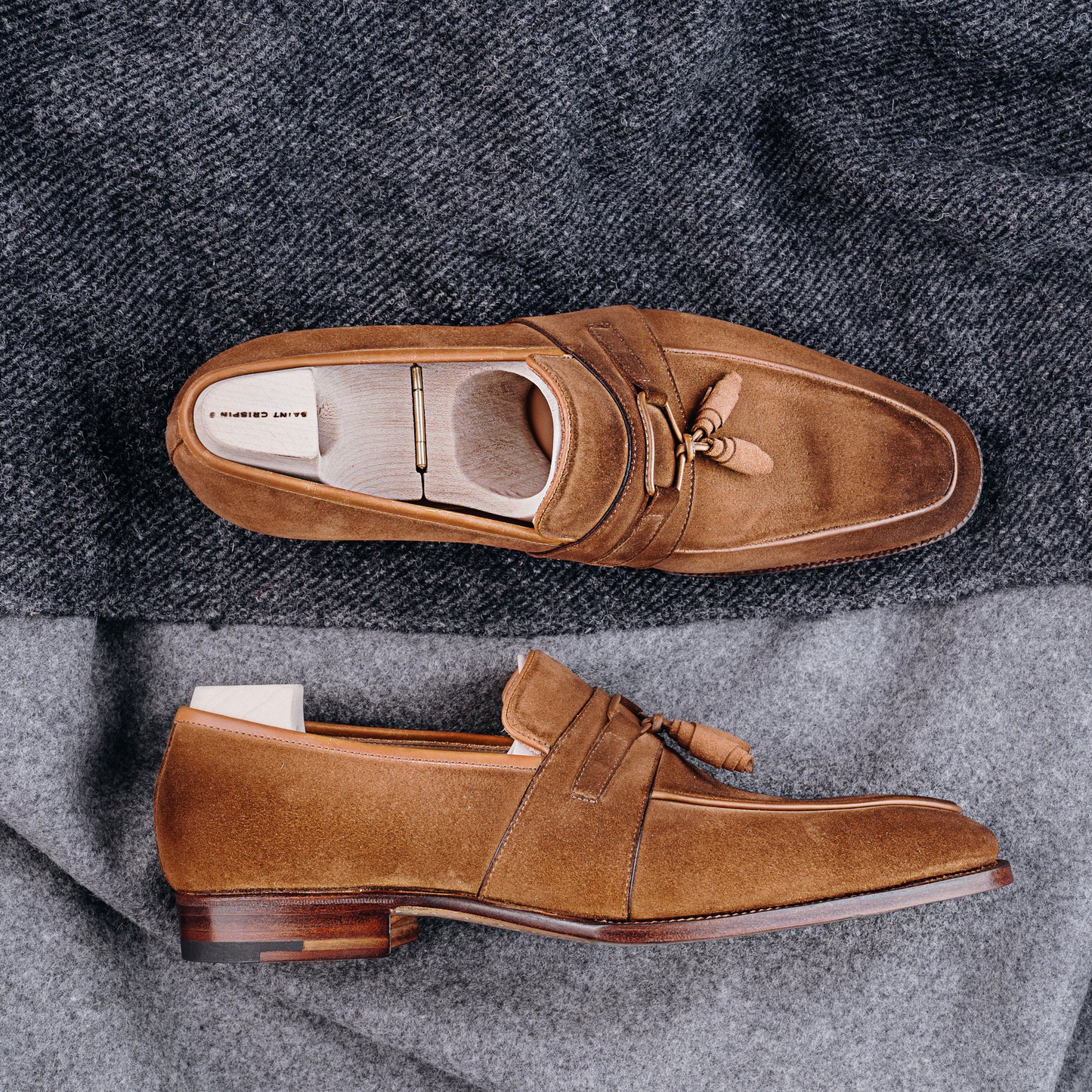 Fully Strap Loafer with Curly Tassels