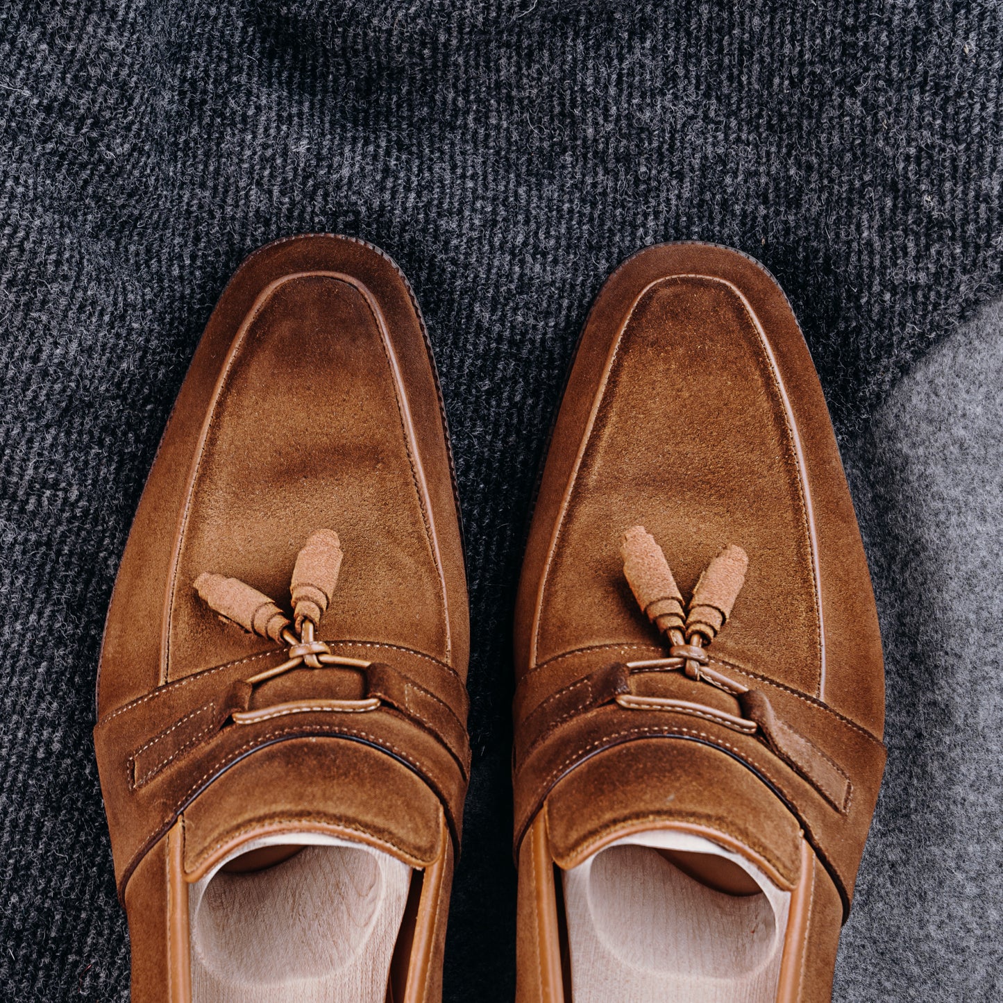 Fully Strap Loafer with Curly Tassels