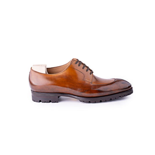 Split toe Derby in midbrown with outdoor sole for the business combat look