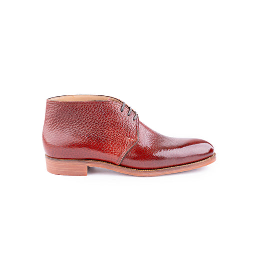 Chukka boots in mid brown shrunken calf leather