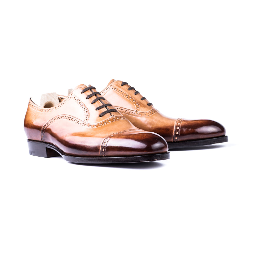 Elegant Dress Oxford with brogued toe cap