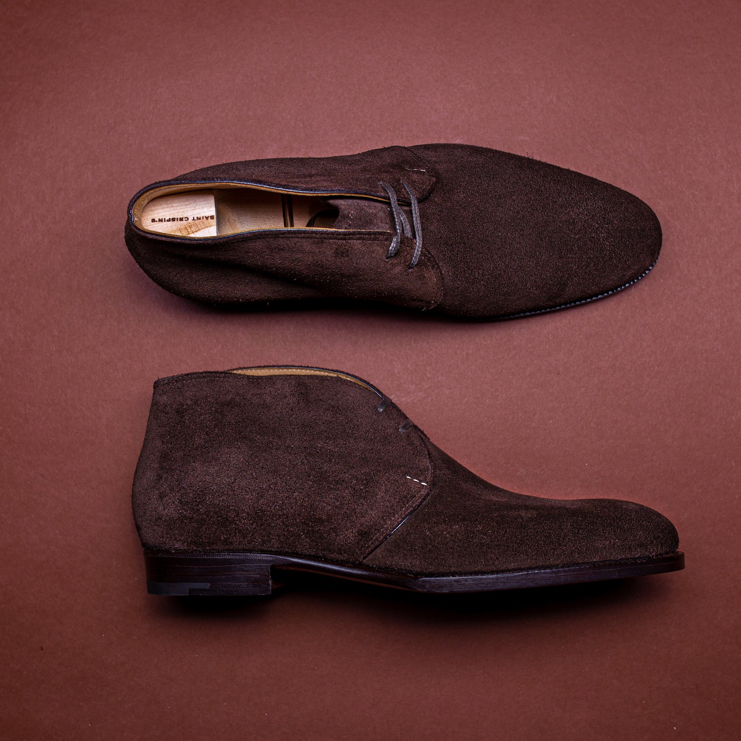 Chukka Boots with curved topline in dark brown suede