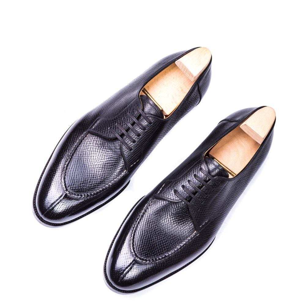 Five eyelet split toe Derby with hand-stitched apron in black Russian calf leather