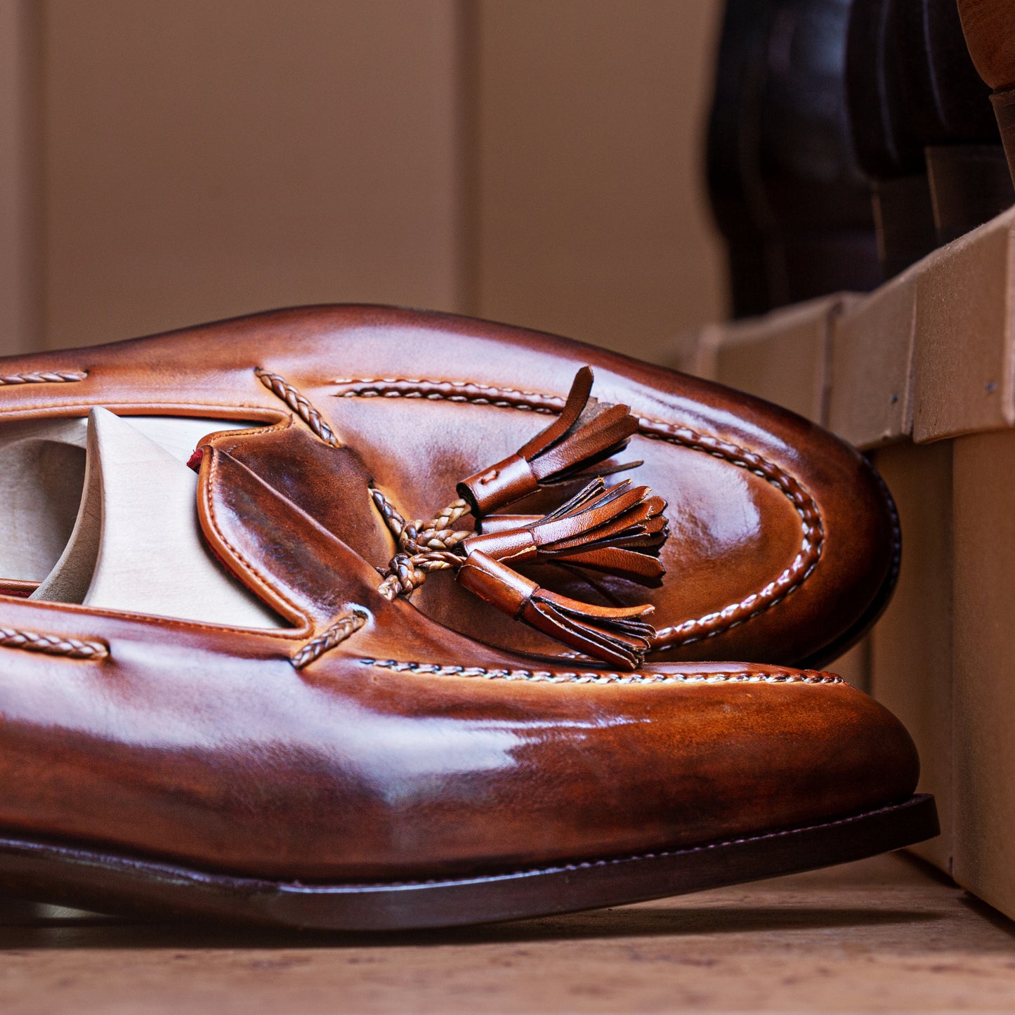 Loafer with hand stitched apron and tassels, no split toe