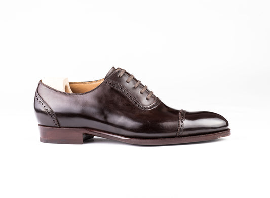 Straight toe Oxford, fully brogued