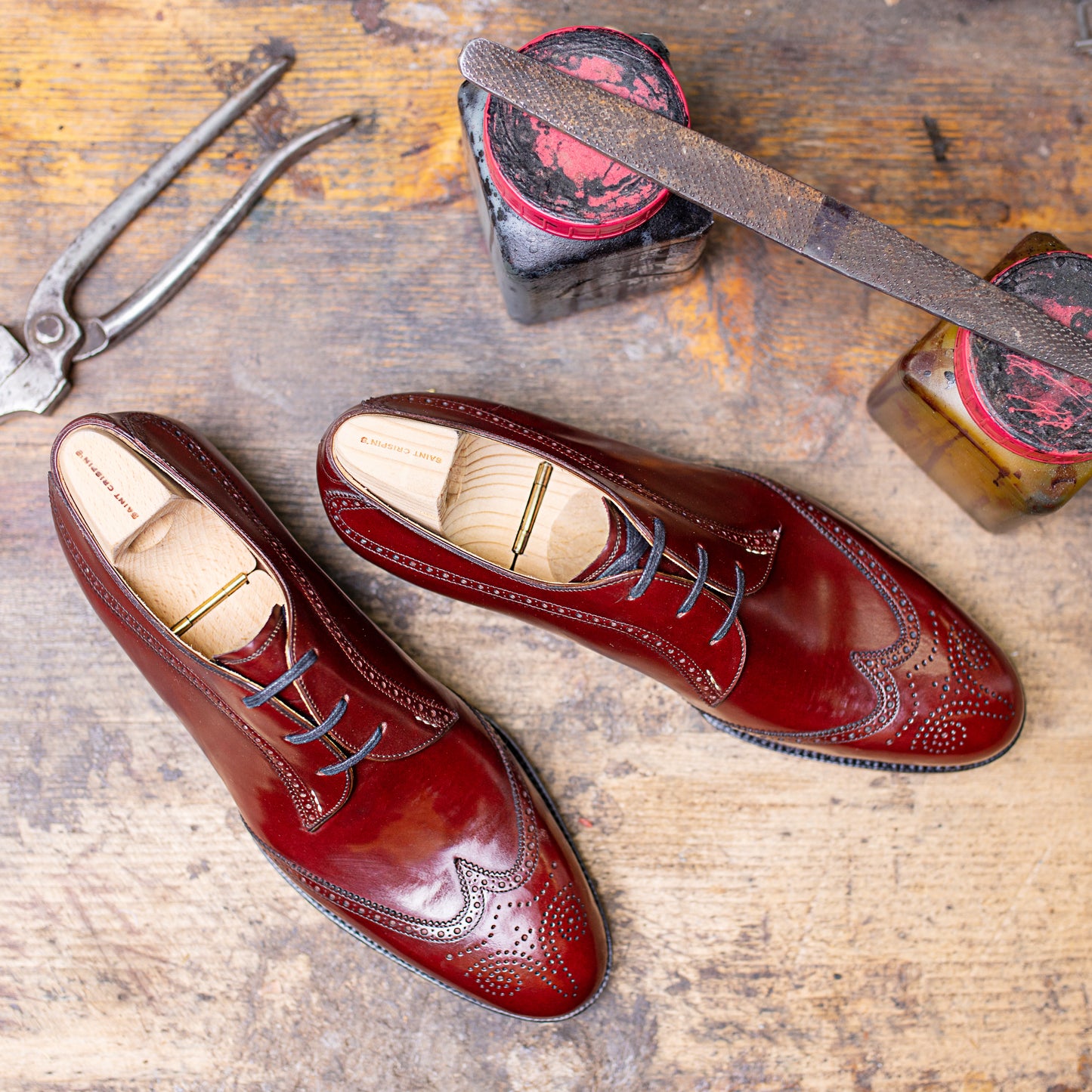 Three eyelet swan neck Derby in burgundy calf leather
