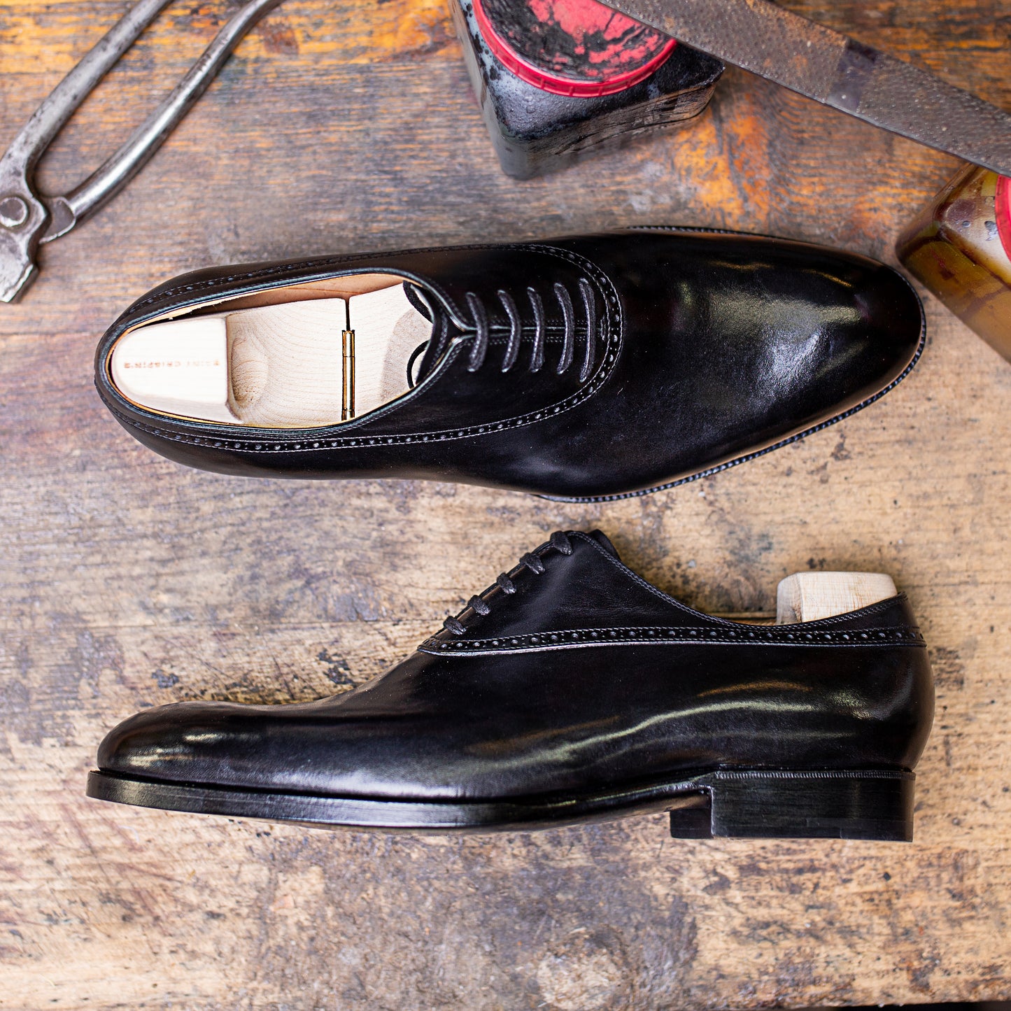 Elegant dress Oxford with lower, brogued topline