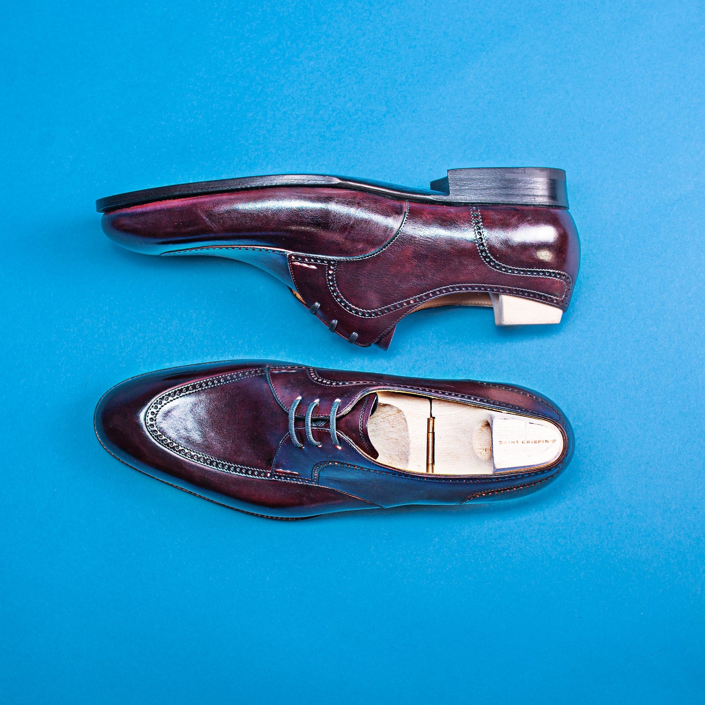 Derby with three eyelets and brogue apron