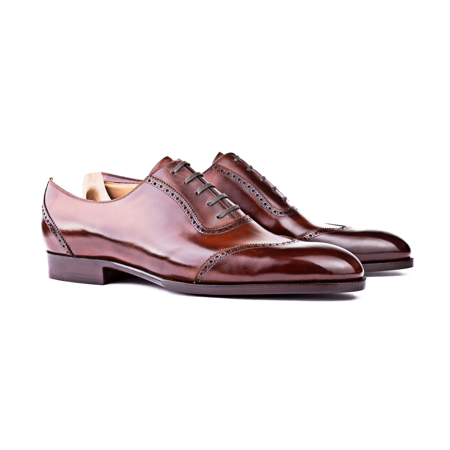 The U-cap Oxford "Queens" in mid brown Crust calf