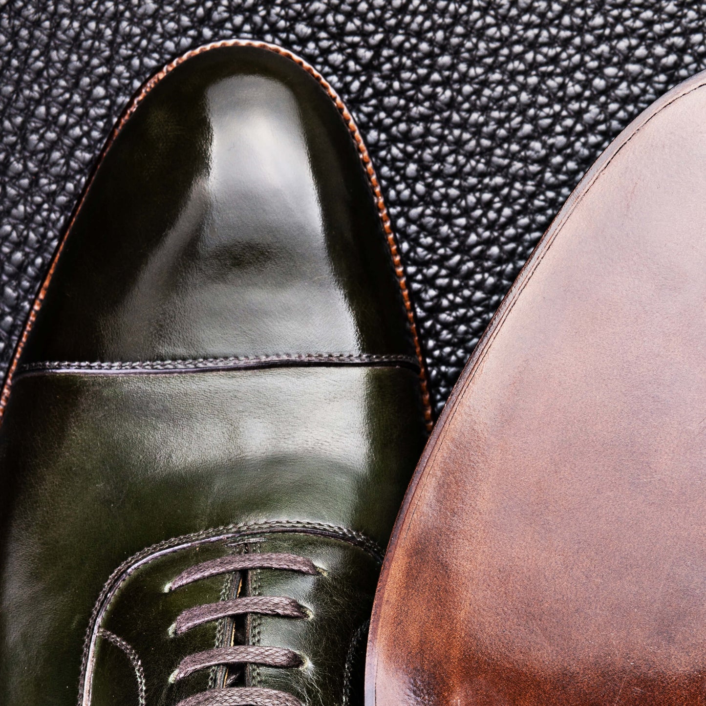 Straight toe cap Oxford with elegant double seam