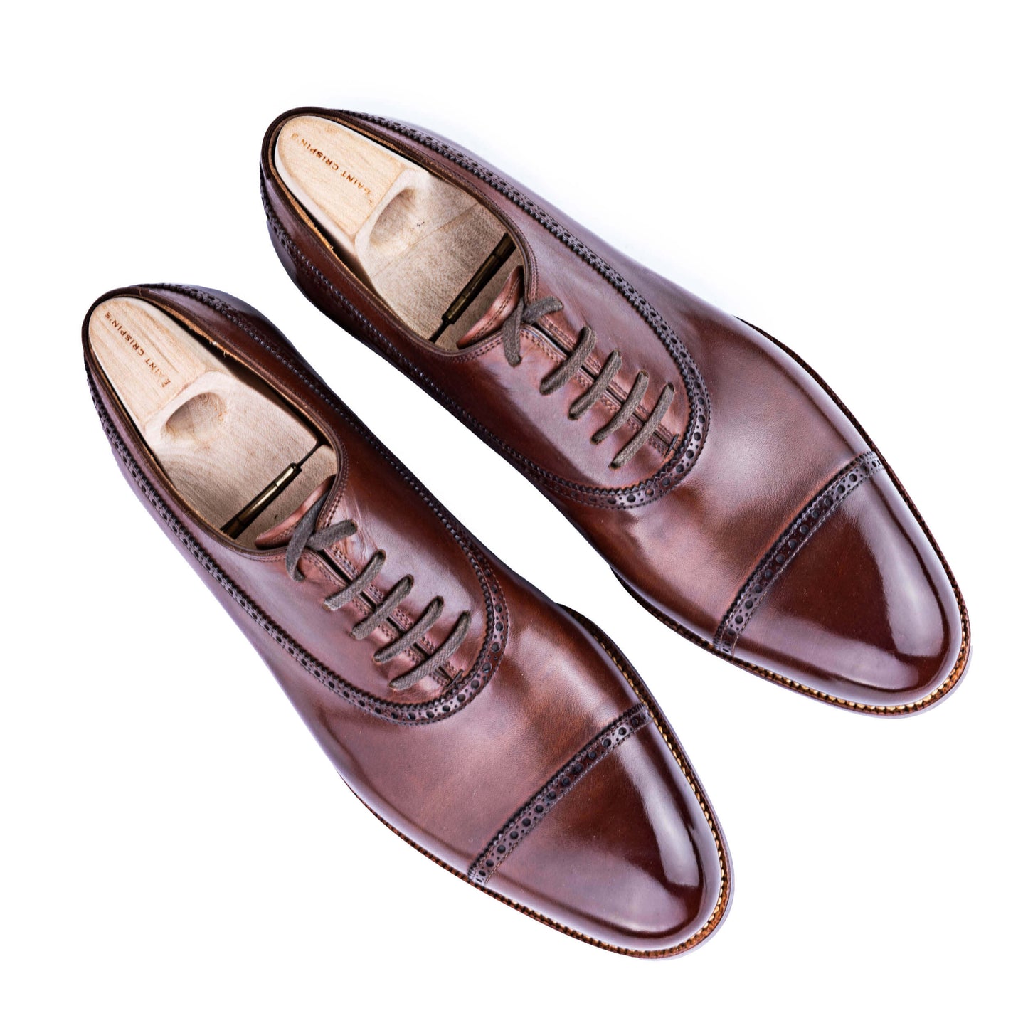 Straight toe cap Oxford with extended top line, gimped