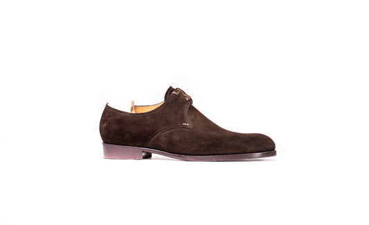 Two eyelets Derby with plain tip in dark brown Hunting suede