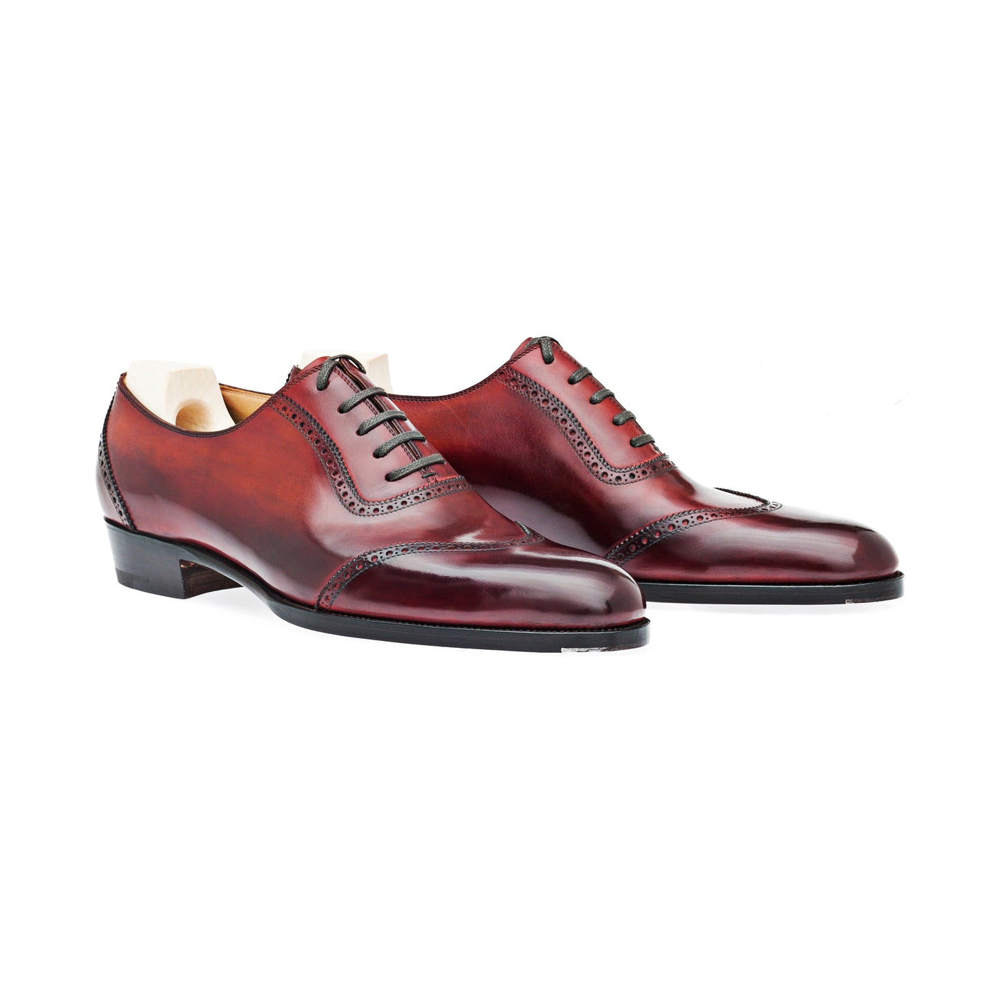 Queens - Oxford, round wing tip with brogueing