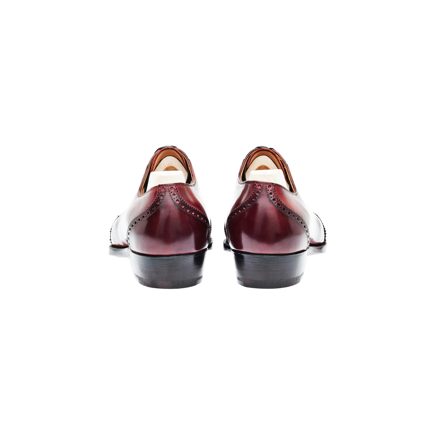 Queens - Oxford, round wing tip with brogueing