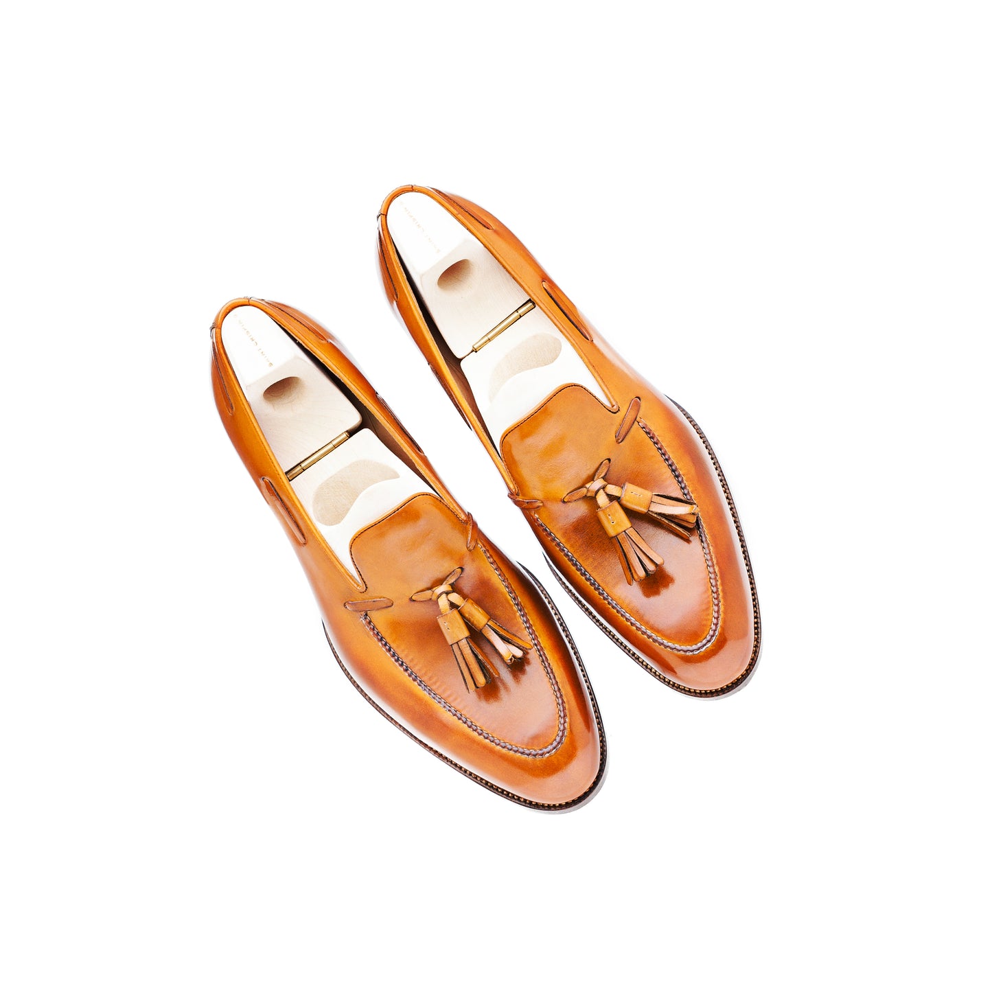 Loafer with hand stitched apron and tassels, no split toe
