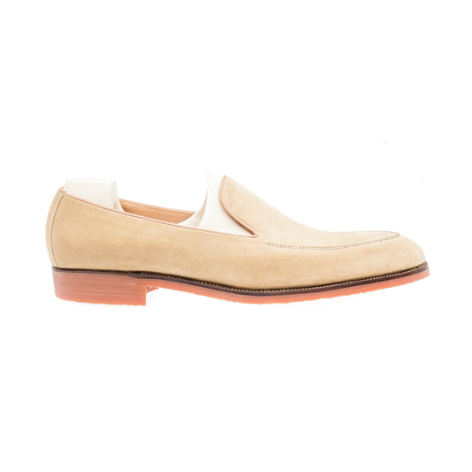 Elegant Loafer with hand-stitched apron in sand-beige suede leather