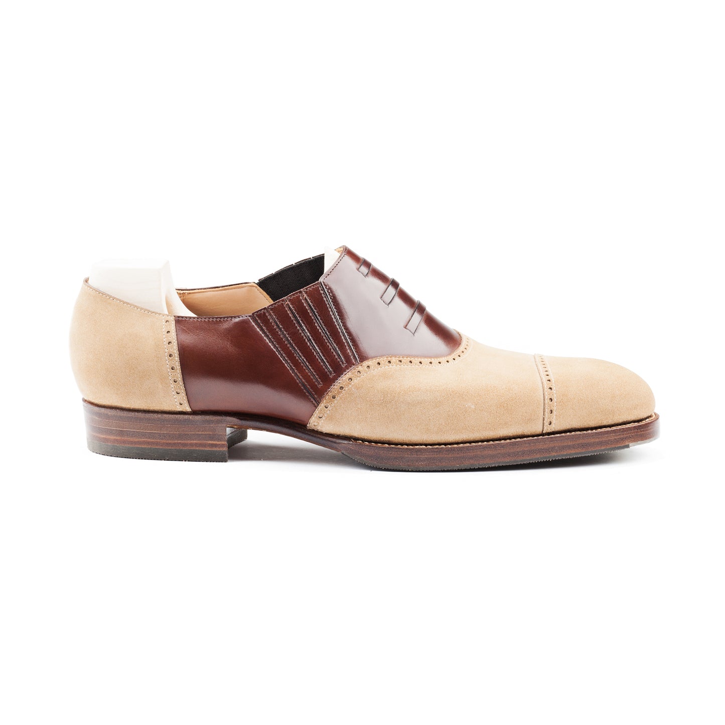 Lazy man saddle shoe with fake lacing