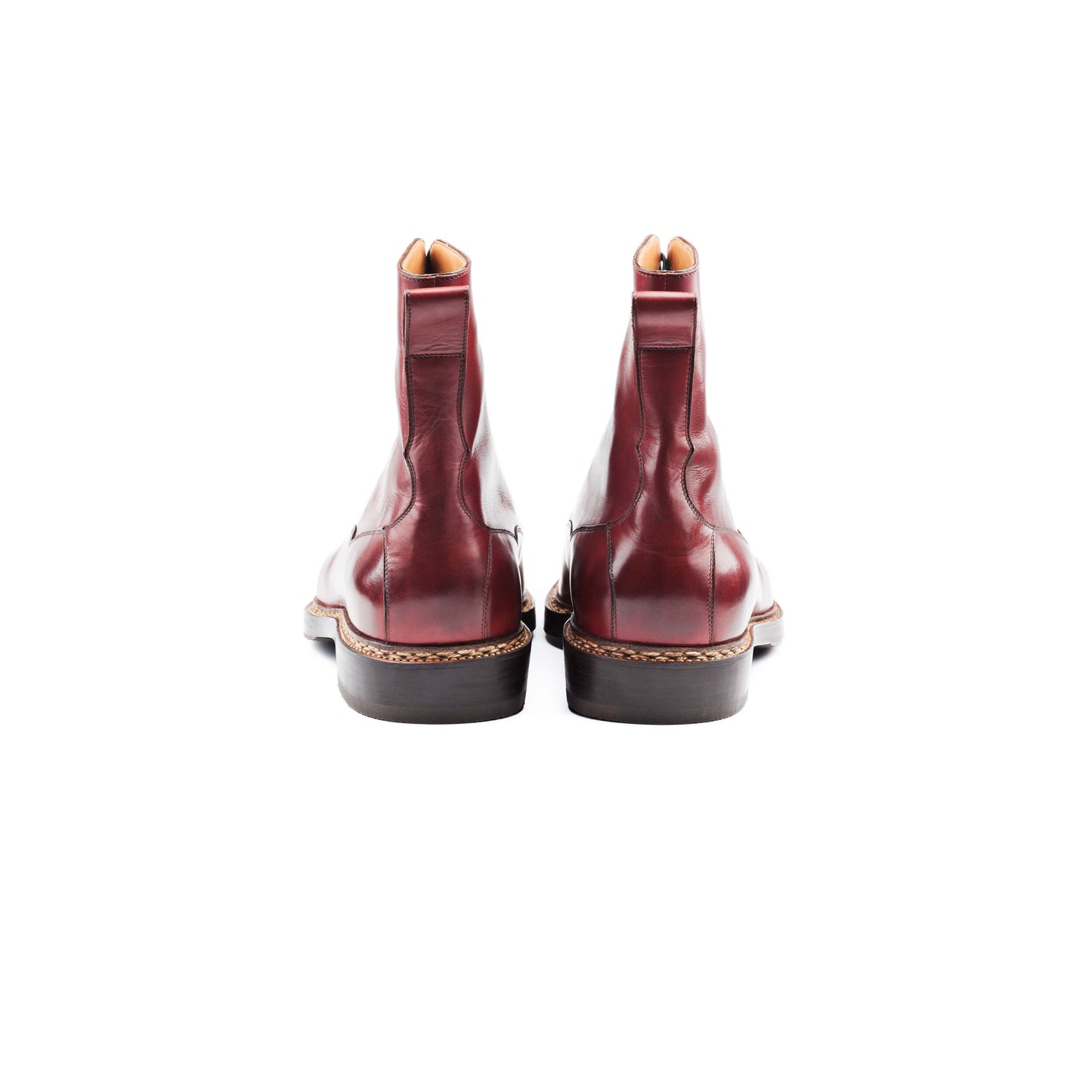 High cut derby boot, with middle tulip cut on sailor last