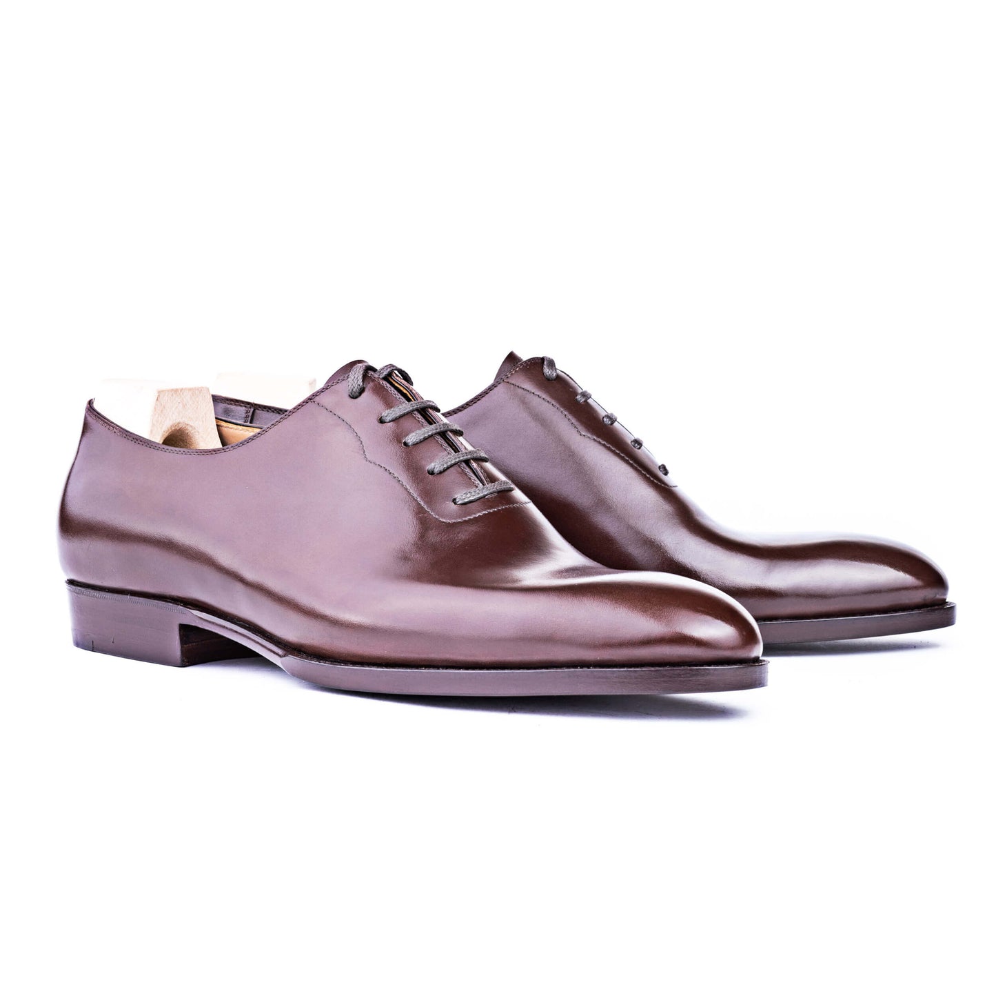 Wholecut Oxford with stitching around laces
