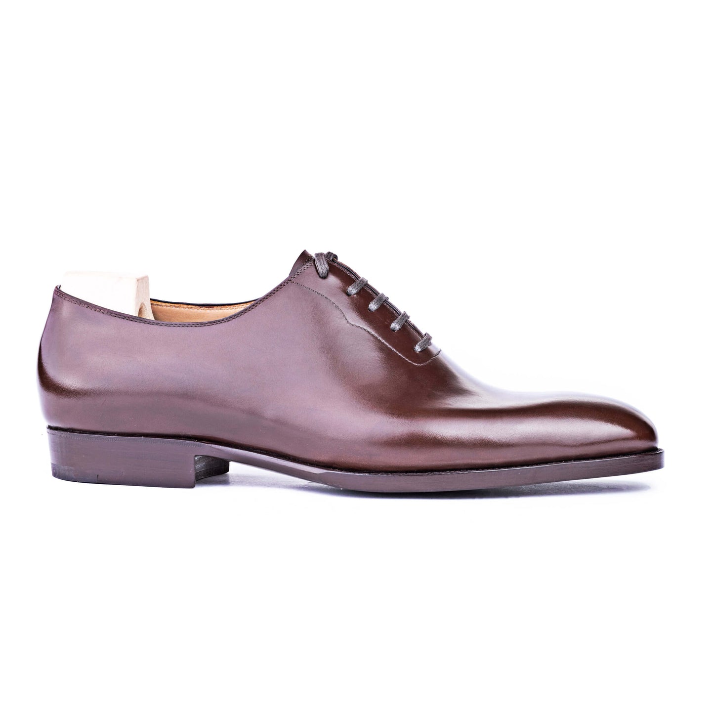 Wholecut Oxford with stitching around laces