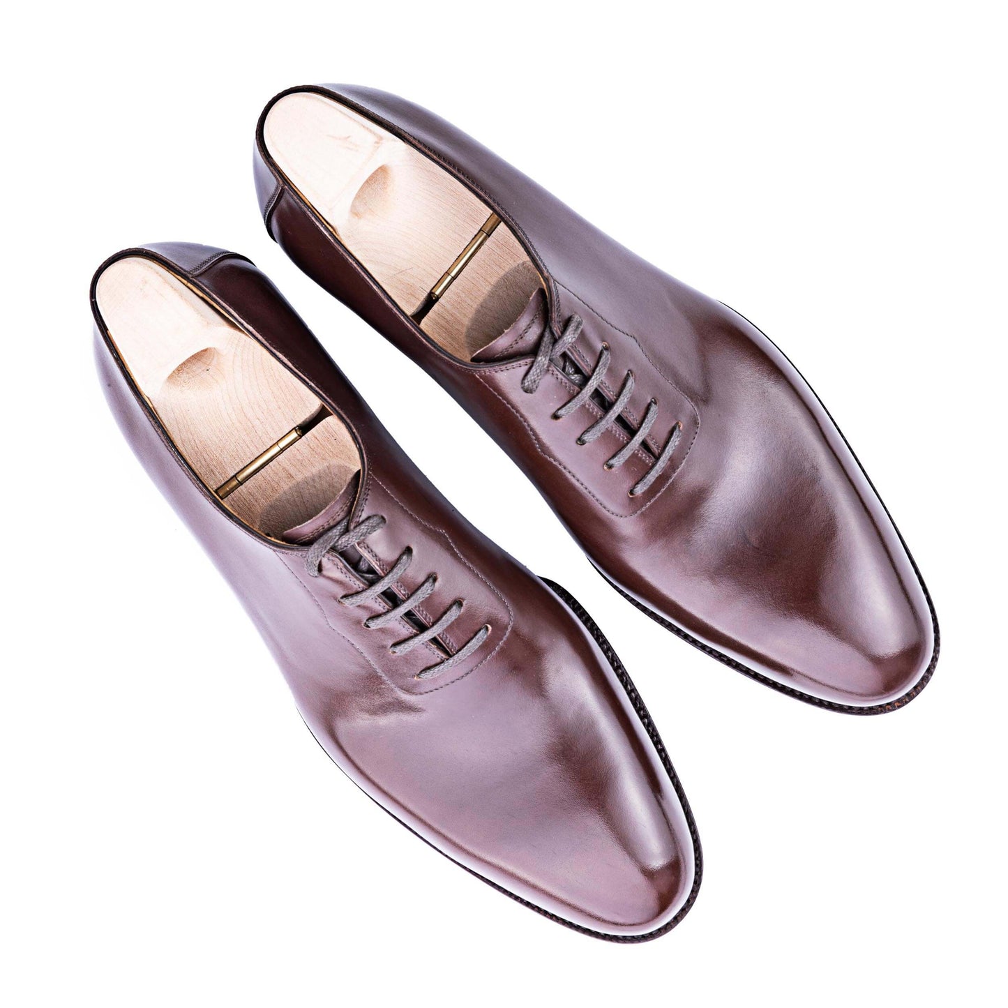 Wholecut Oxford with stitching around laces