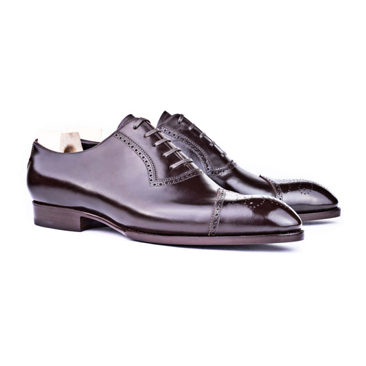 Des Voeux - Oxford with diamond toe cap and medallion