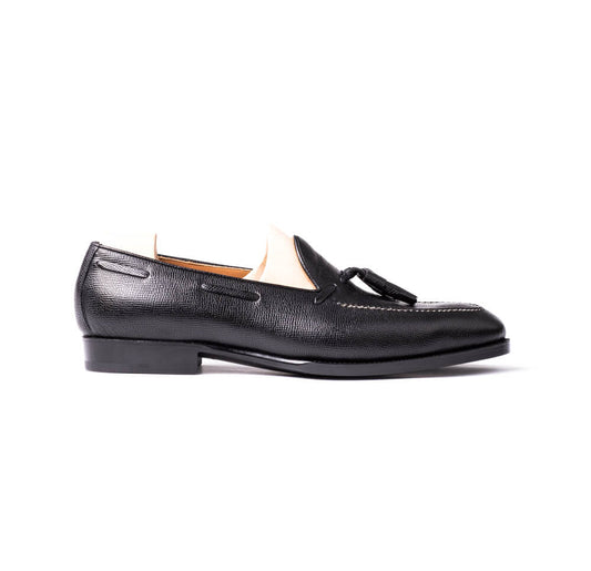 Tassel loafer with hand stitched apron, no split toe