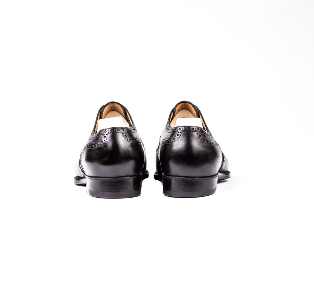 Long wing full brogue Derby in black Crust calf leather