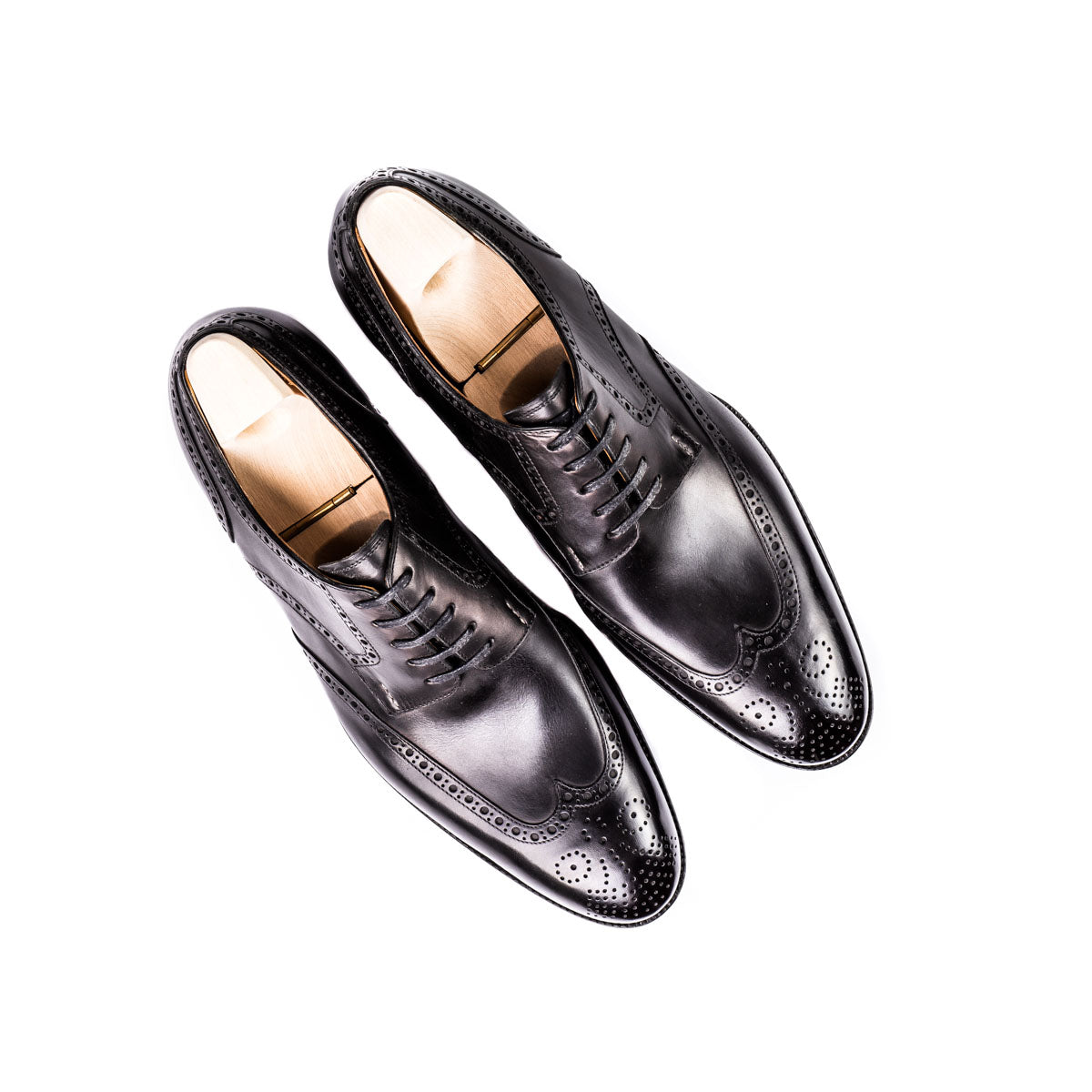 Long wing full brogue Derby in black Crust calf leather