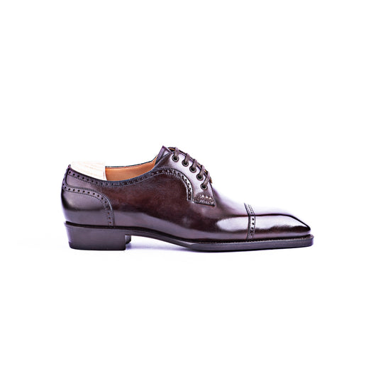 Elegant swan neck Derby with five eyelets