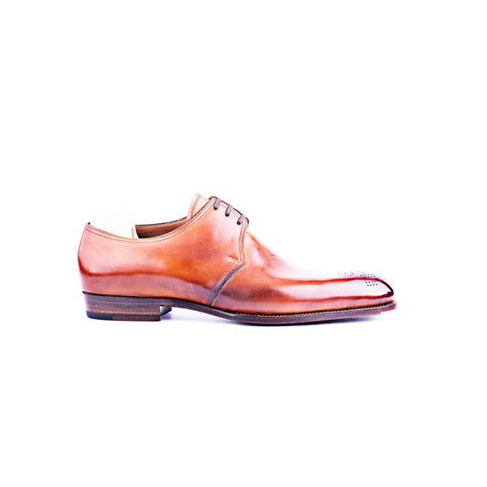 Three eyelet Derby with medallion