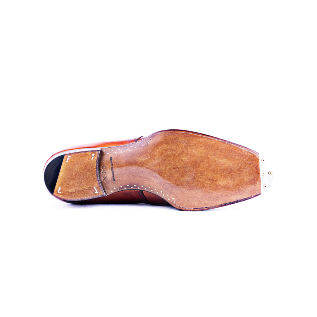 Three eyelet Derby with medallion