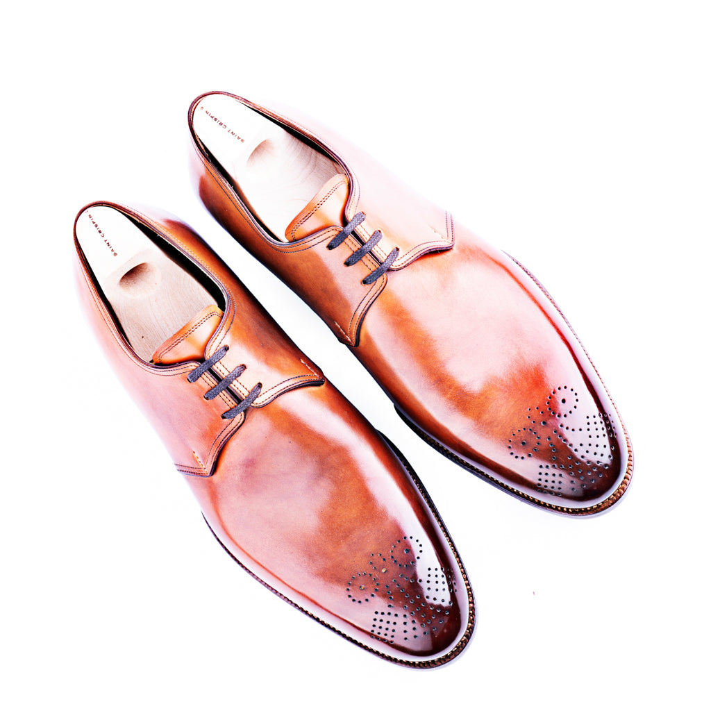 Three eyelet Derby with medallion