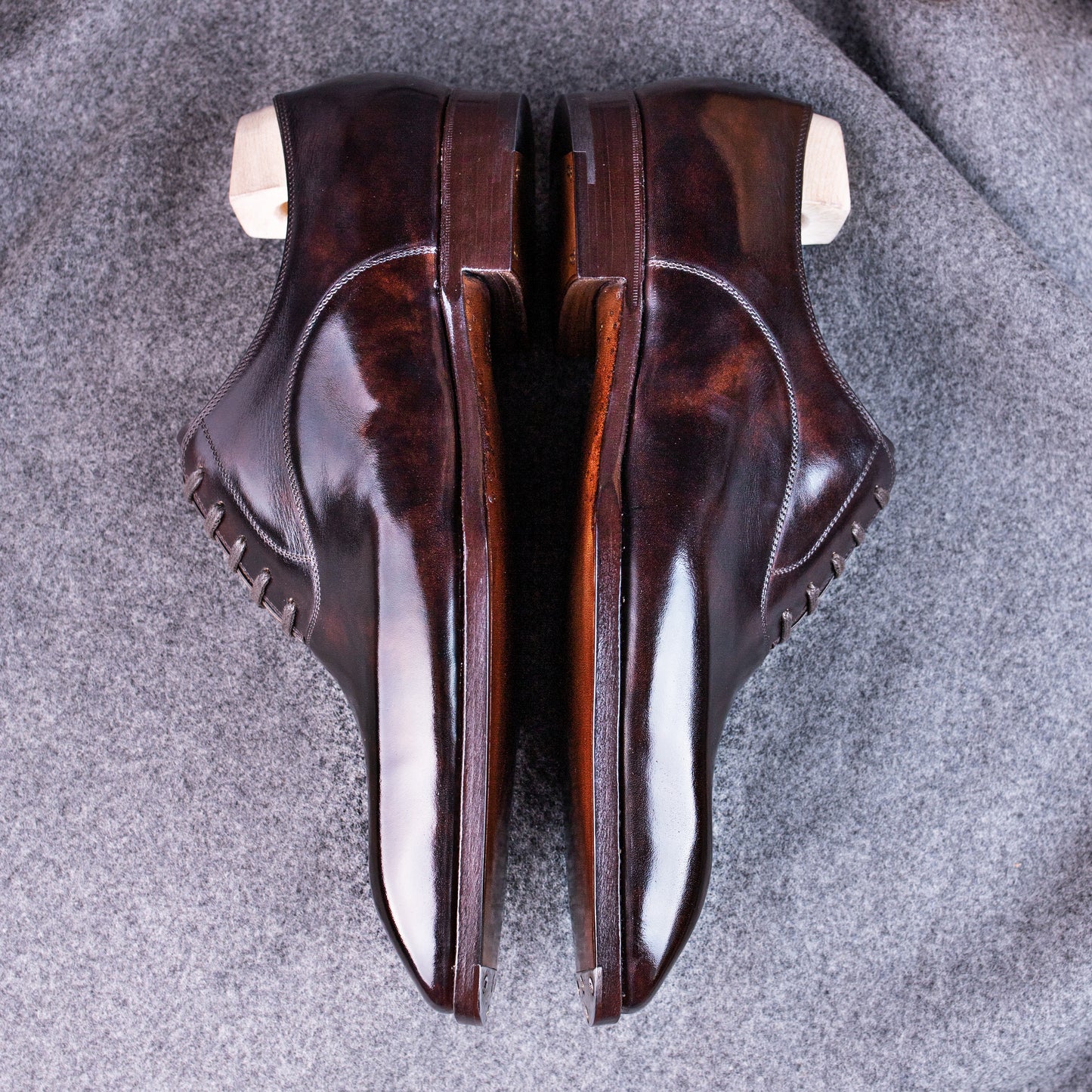 Elegant, plain toe Oxford in dark brown Museum calf